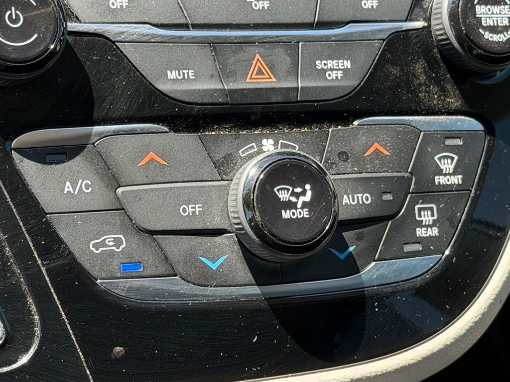 Used 2019 White Chrysler Touring Plus image 20
