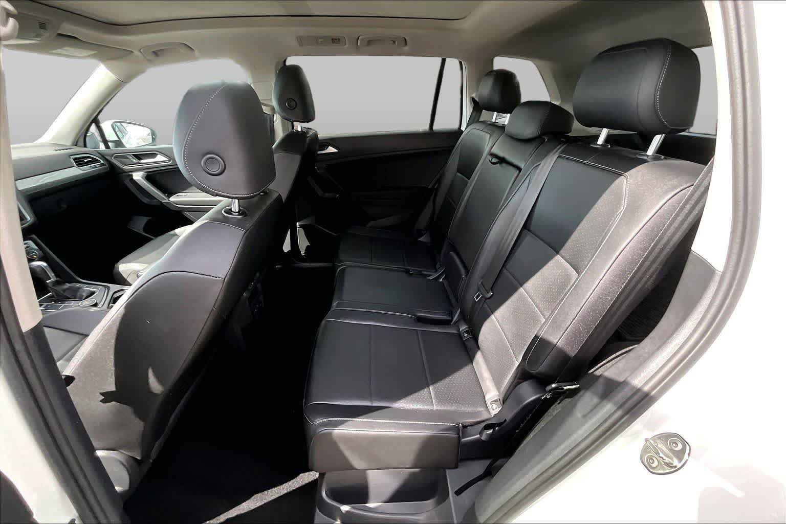 Used 2019 Pure White Volkswagen SE image 21