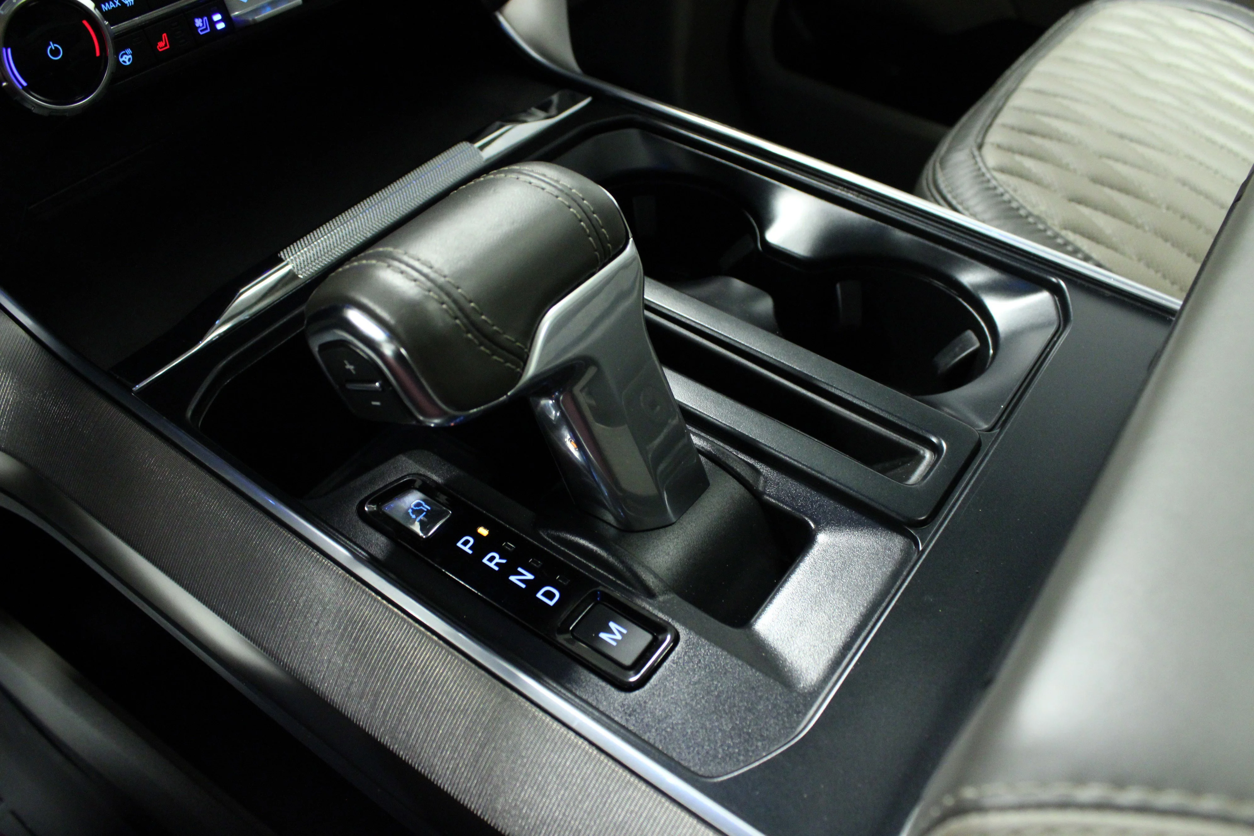 Used 2024 Star White Metallic Tri-Coat Ford Platinum image 25