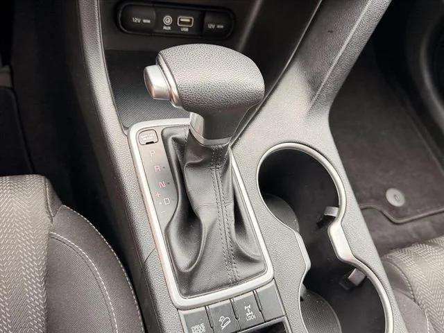 Used 2019 White Kia LX image 25