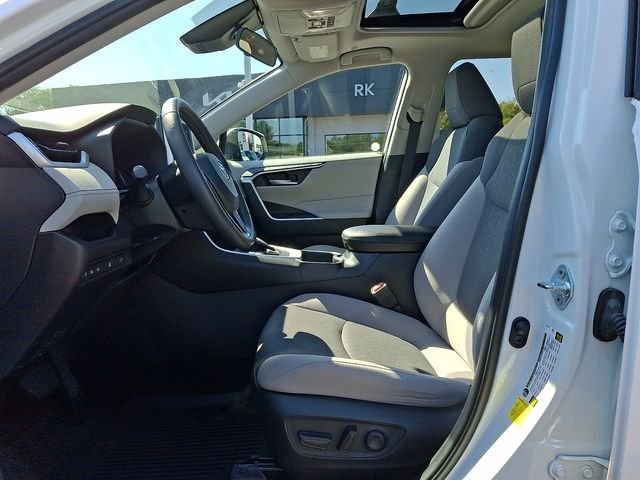 Used 2024 White Toyota XLE image 14