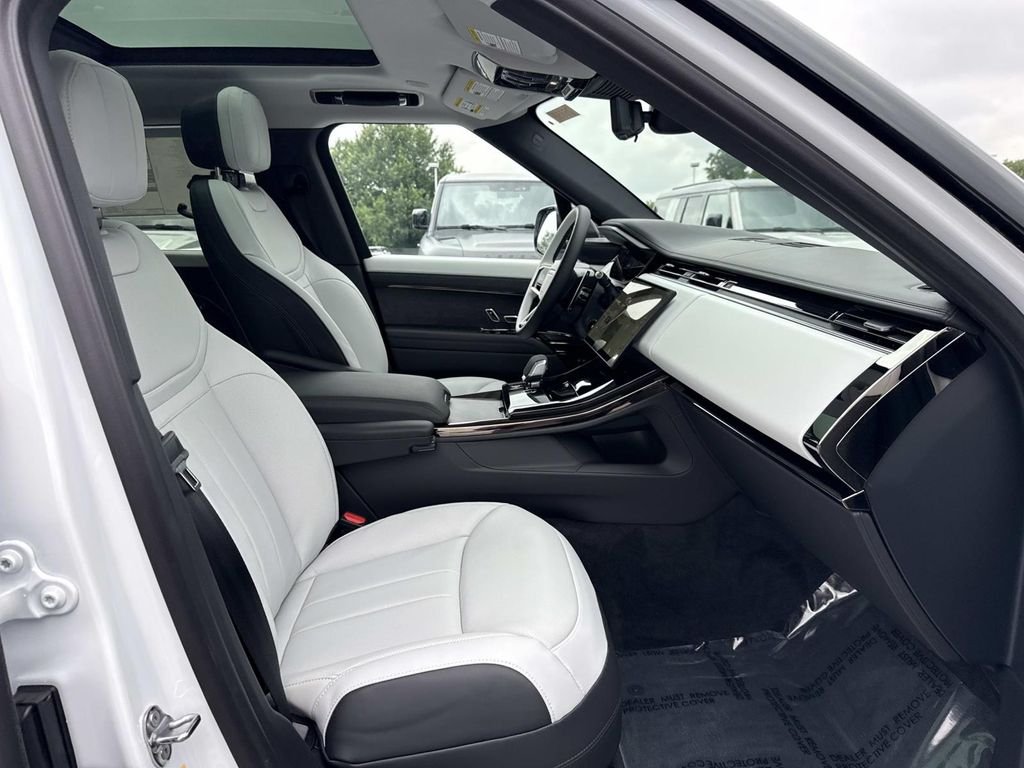New 2026 Ostuni Pearl White Land Rover Dynamic SE image 13