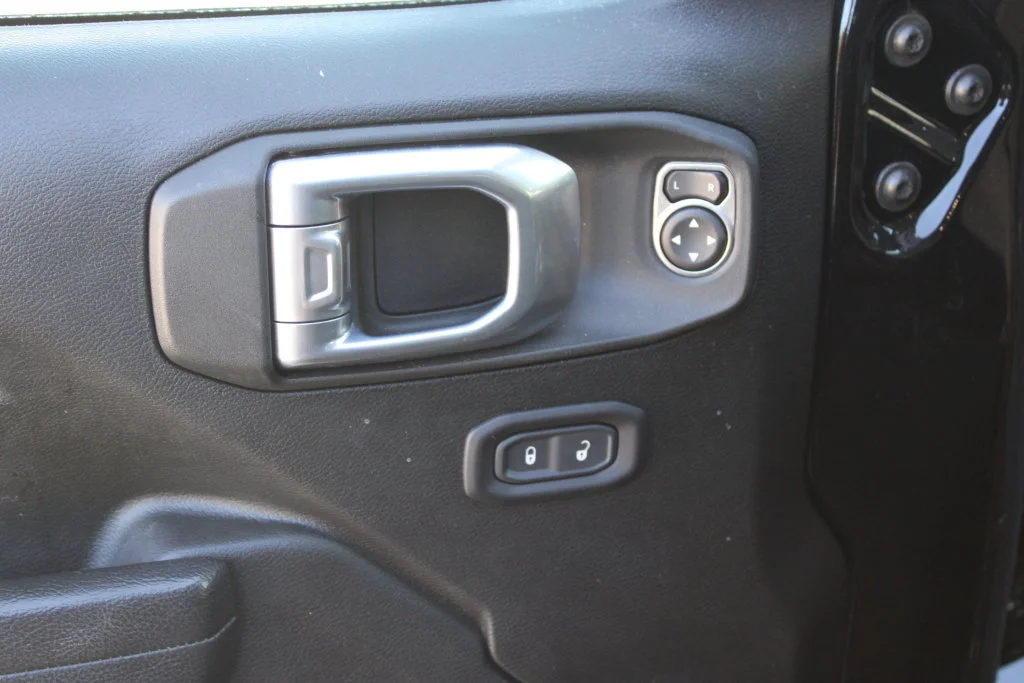 Used 2022 Black Jeep Sport S image 26