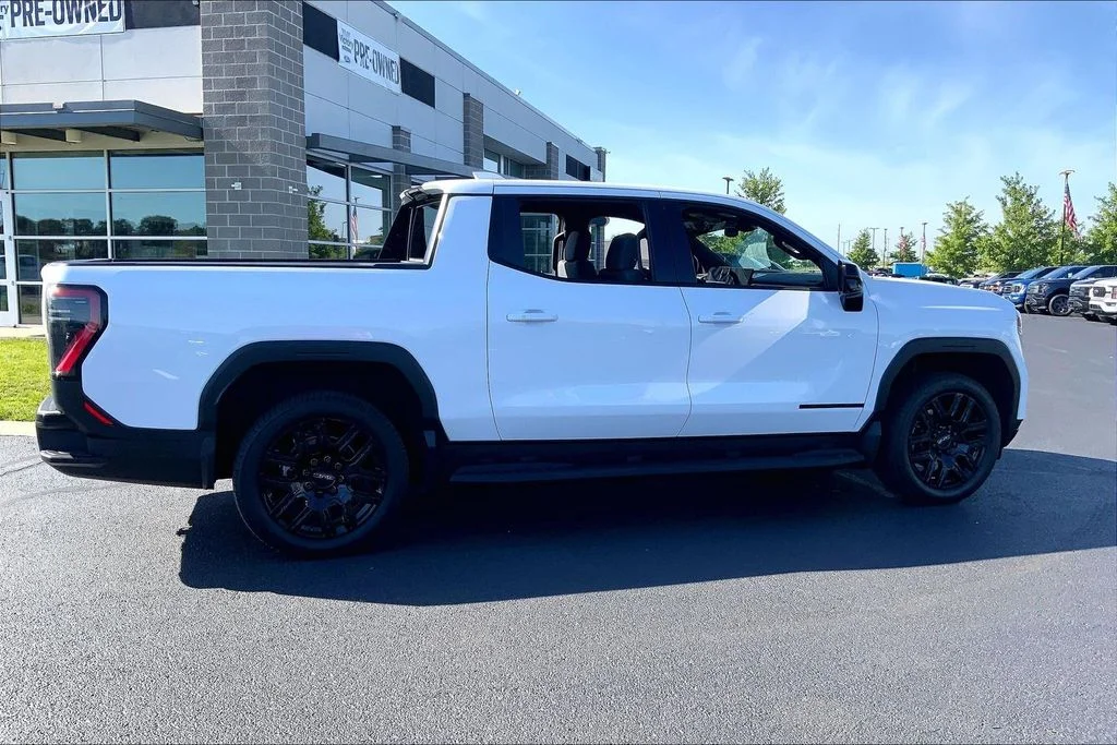 Used 2026 White GMC Elevation image 6