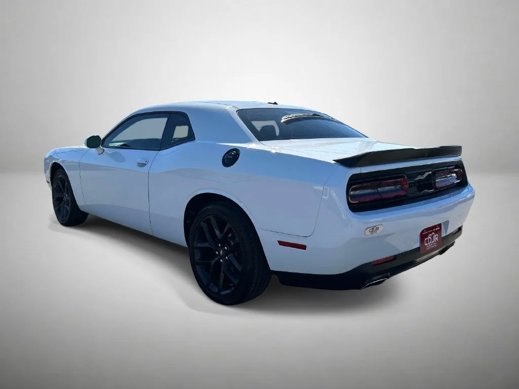 Used 2021 White Dodge SXT image 5