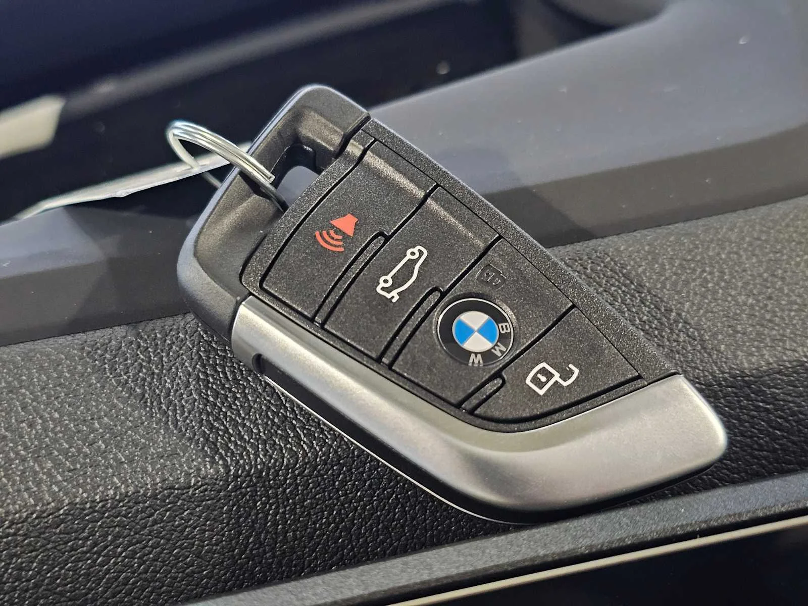 New 2026 Cape York Green Metallic BMW xDrive40 image 42