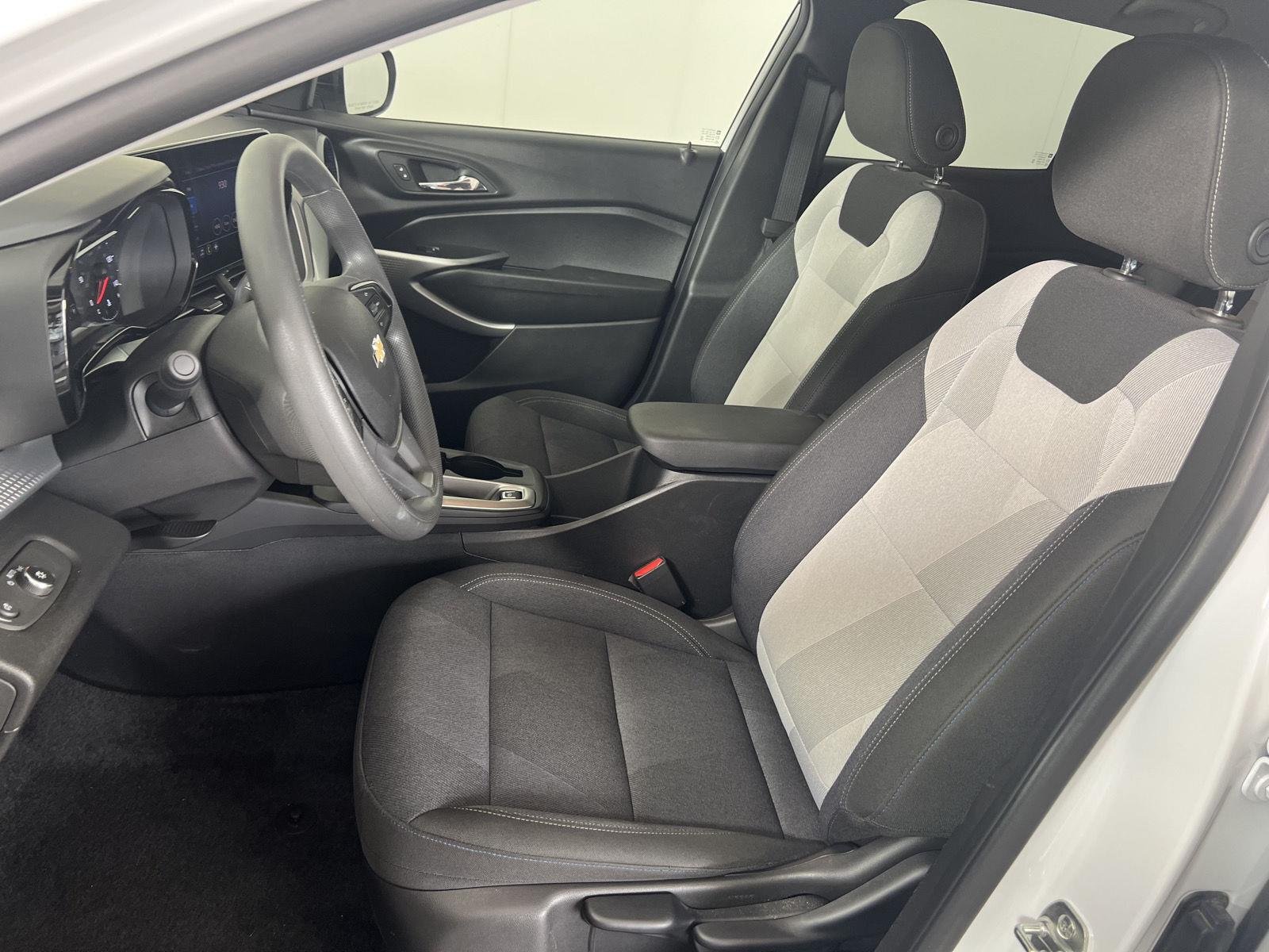 Used 2025 Summit White Chevrolet LS image 4