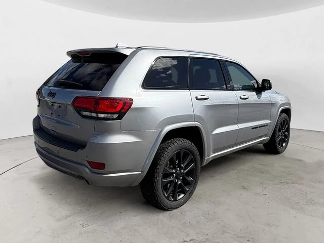 Used 2021 Silver Jeep Laredo X image 3