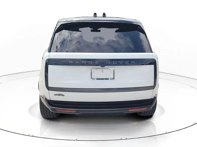 Used 2023  Land Rover SE image 6