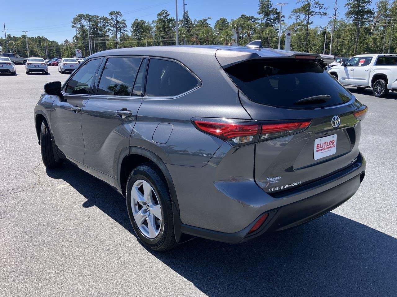 Used 2021 Gray (Magnetic Gray Metallic) Toyota LE AWD image 3