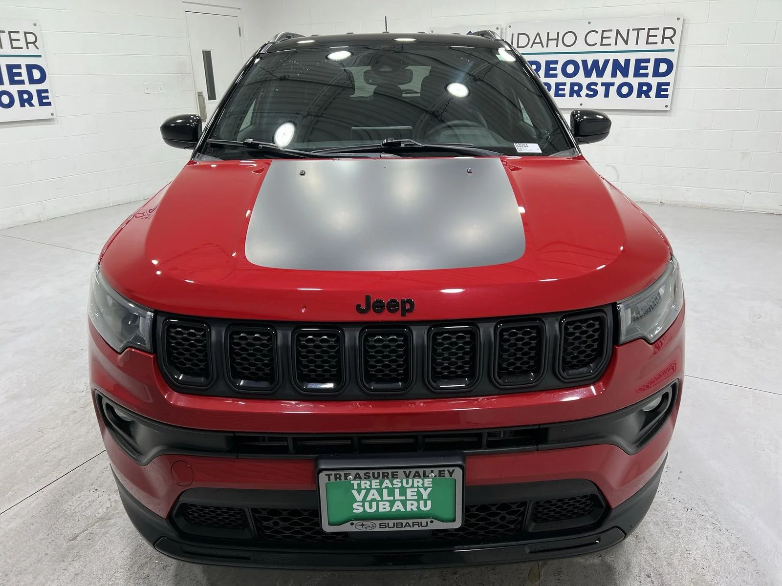 Used 2023 Red Jeep Latitude image 3