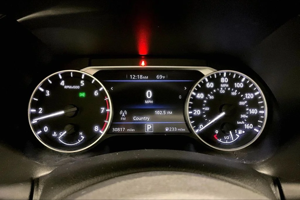 Used 2023 Red Nissan SR image 13