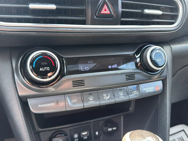 Used 2019 Blue Hyundai Ultimate image 21