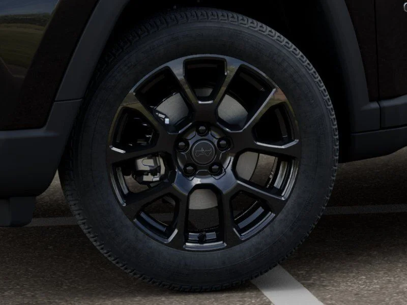 New 2026 Diamond Black Crystal Pearl-Coat Exterior Paint Jeep Latitude image 8