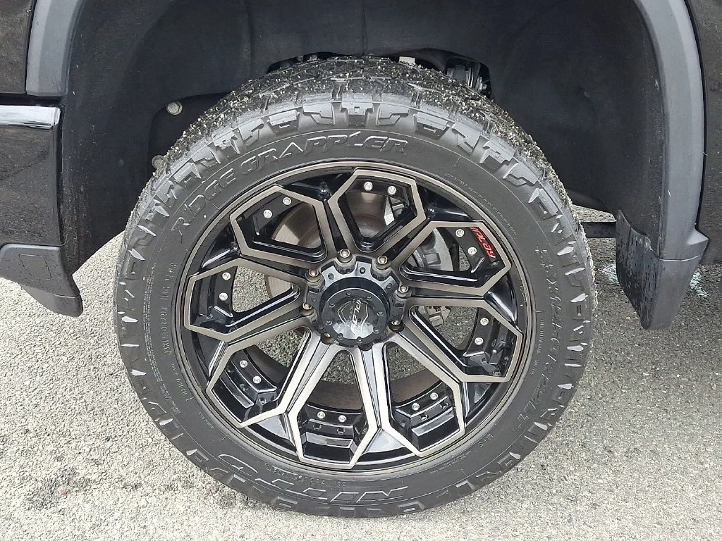 Used 2025 Black Chevrolet LTZ image 29