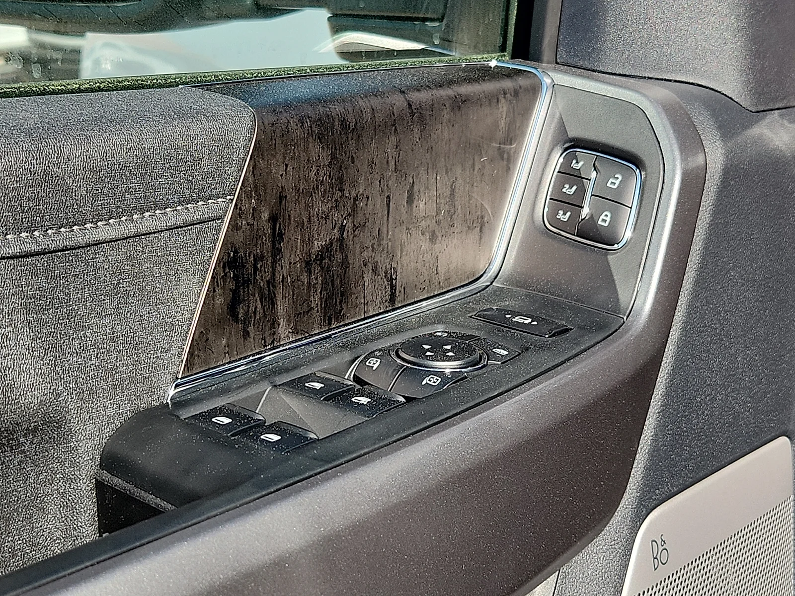 New 2027 Oxford White Ford Lariat image 15