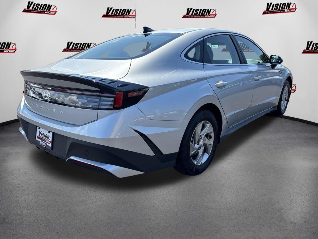 New 2026 Silver Hyundai SE image 5
