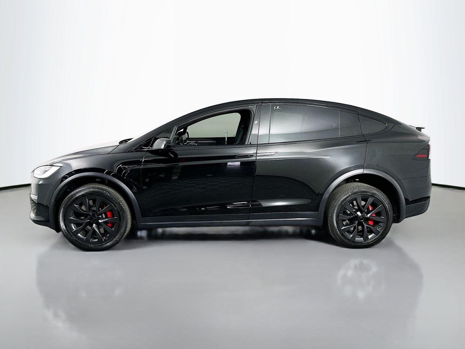 Used 2023 Solid Black Tesla Plaid image 4