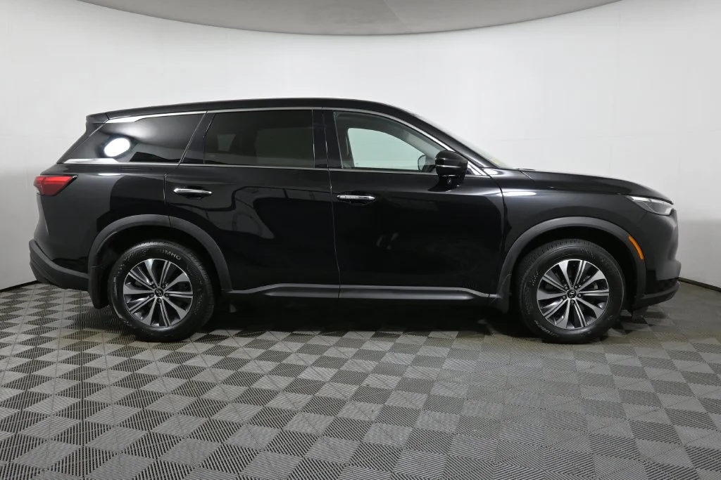 Certified Used 2023 Black INFINITI PURE image 8