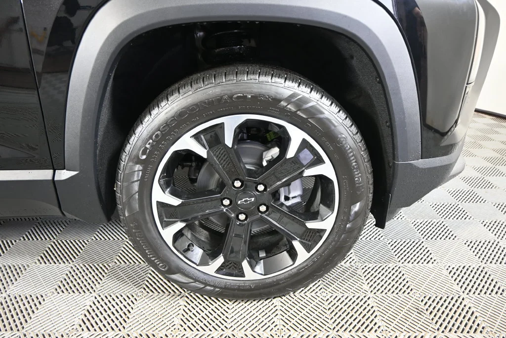 2027 Chevrolet Equinox LT - Photo 11