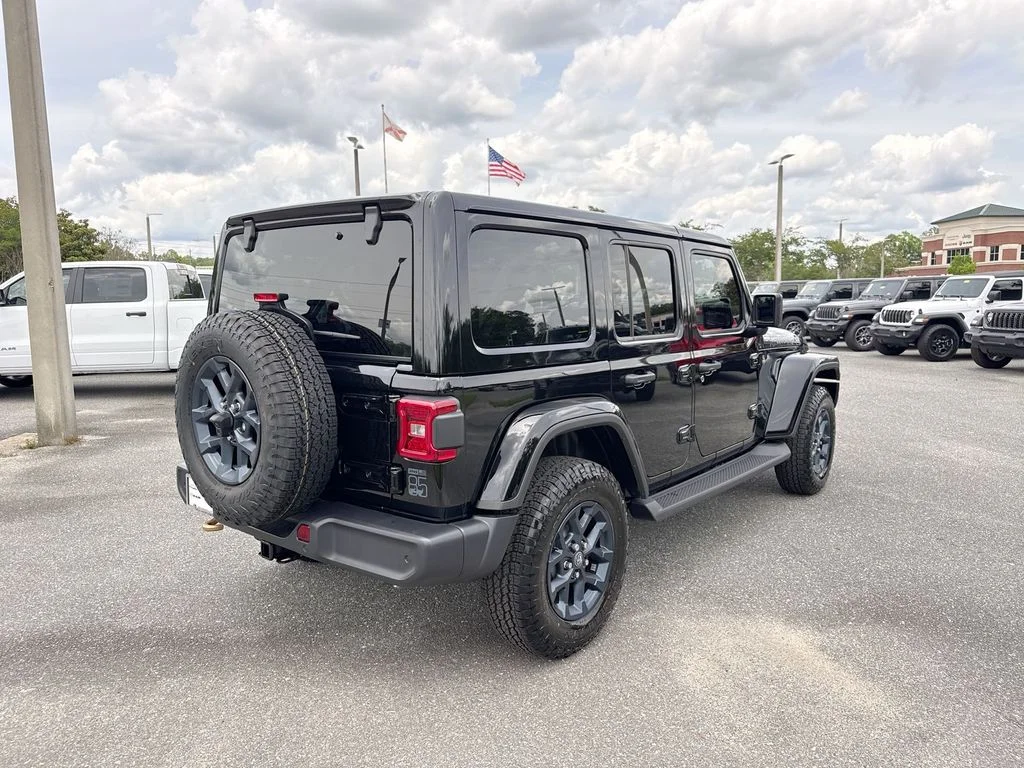 New 2026 Black Clear-Coat Exterior Paint Jeep  image 3