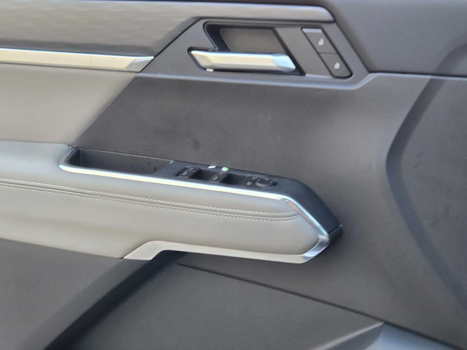 2027 GMC Acadia Elevation - Photo 15