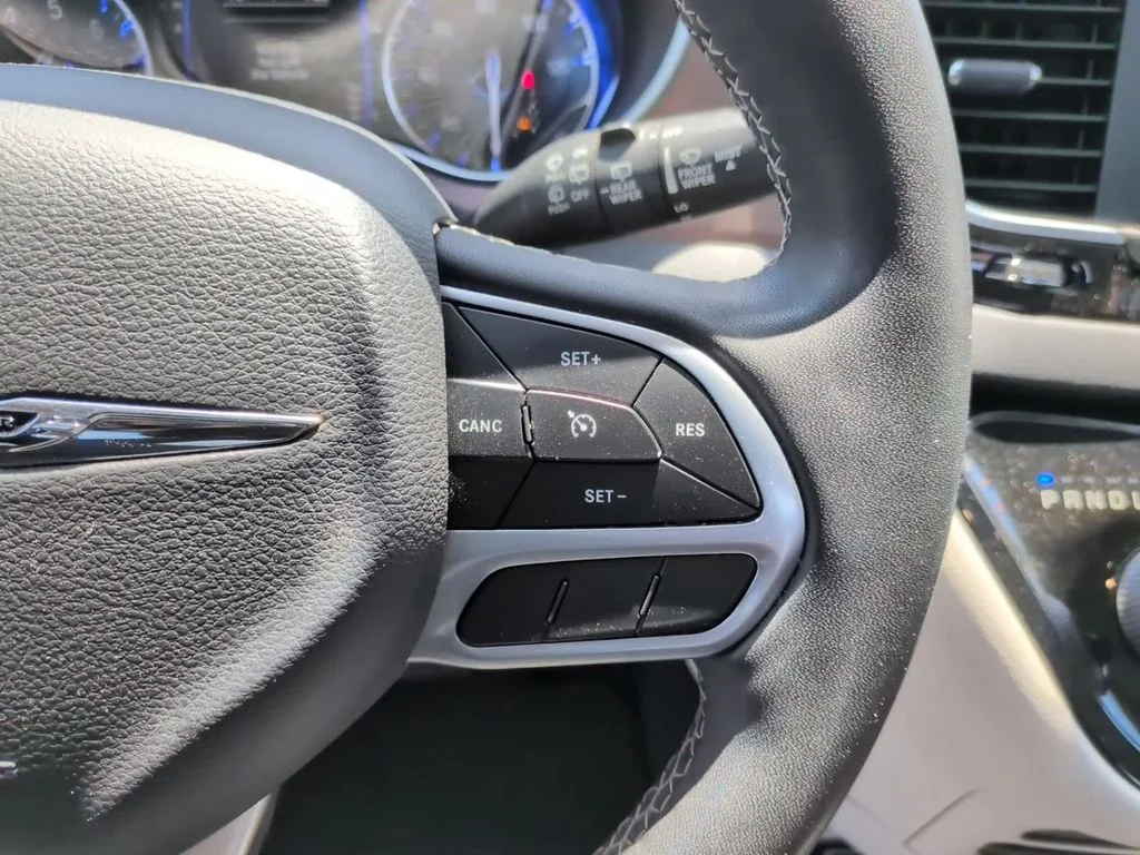 Used 2023 White Chrysler LX image 16