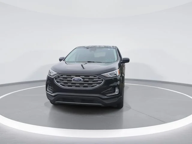 Used 2022 Black Ford SEL image 3