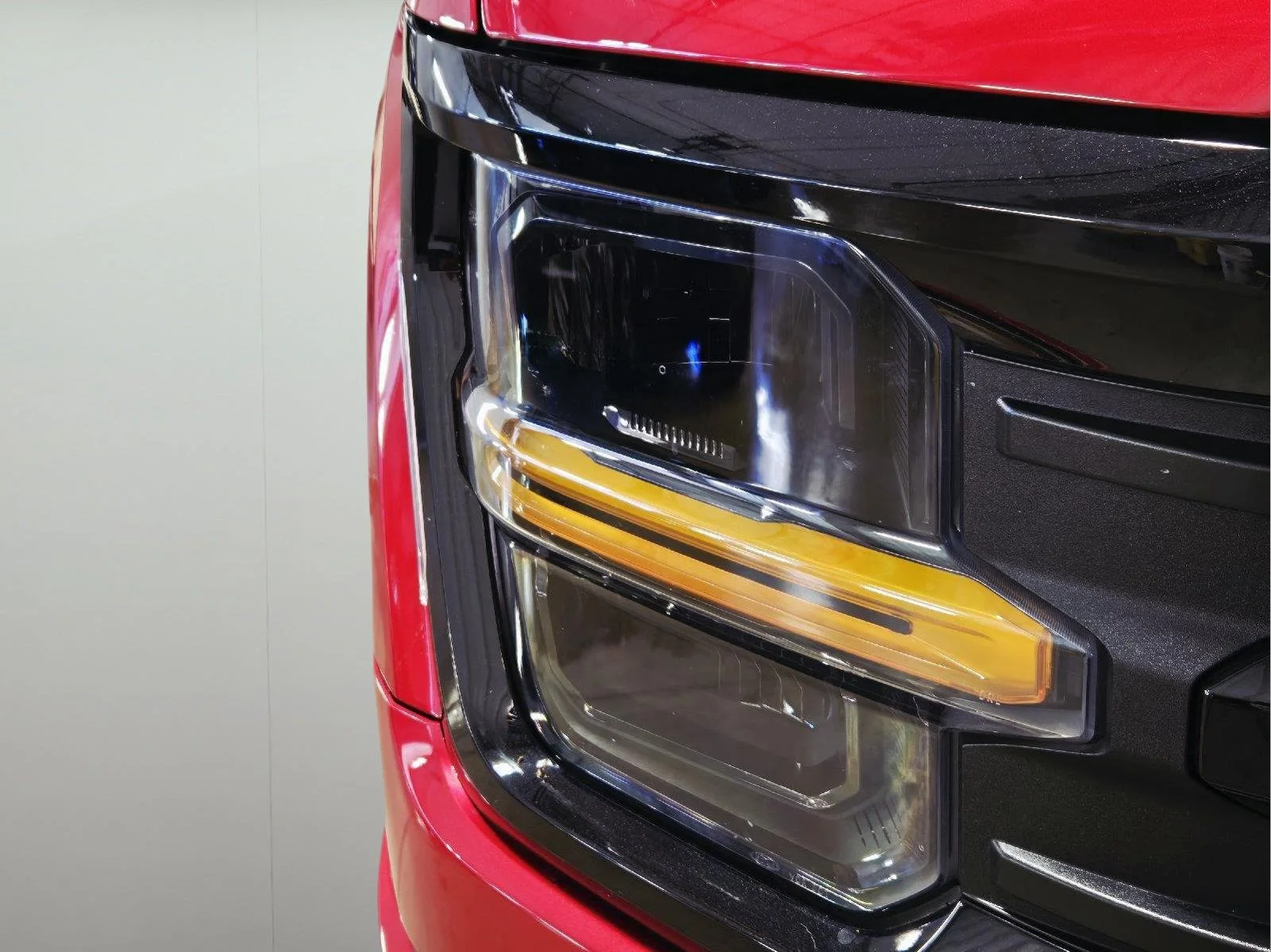 Used 2024 Rapid Red Metallic Tinted Clearcoat Ford XLT image 22
