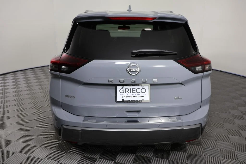 Used 2025 Boulder Gray Nissan SL image 7