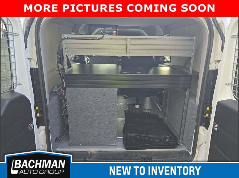 Used 2024 Crystal White Metallic Volvo Plus Dark Theme image 5