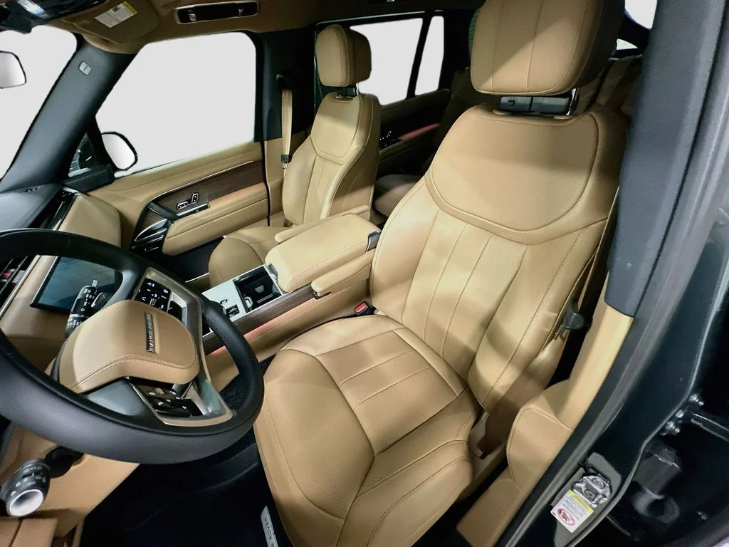 New 2026 Belgravia Green Metallic Land Rover SE image 5