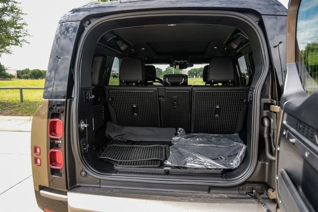 2025 Land Rover Defender X-Dynamic SE - Photo 65