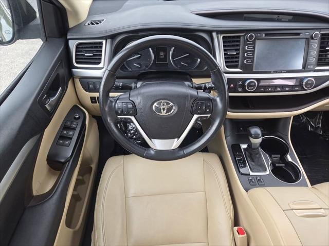 Certified Used 2017 ALUMINA JADE METAL Toyota  image 6
