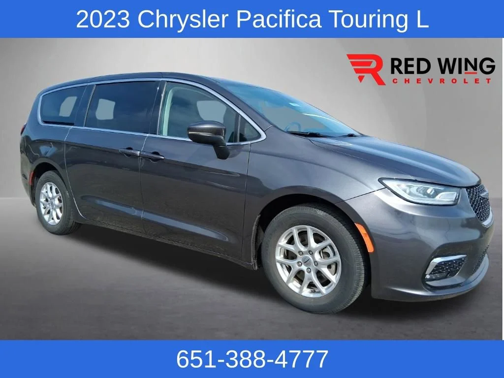 2023 Chrysler Pacifica Touring L's photo