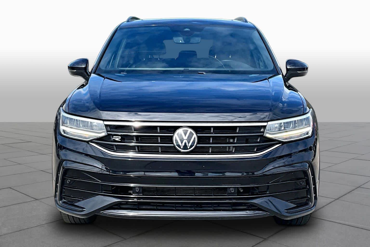 Used 2022 Deep Black Pearl Volkswagen SE R-Line Black image 4