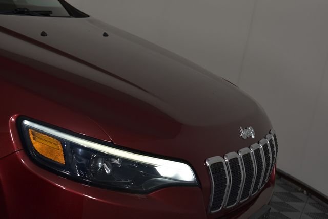 Used 2019 Red Jeep Latitude image 11