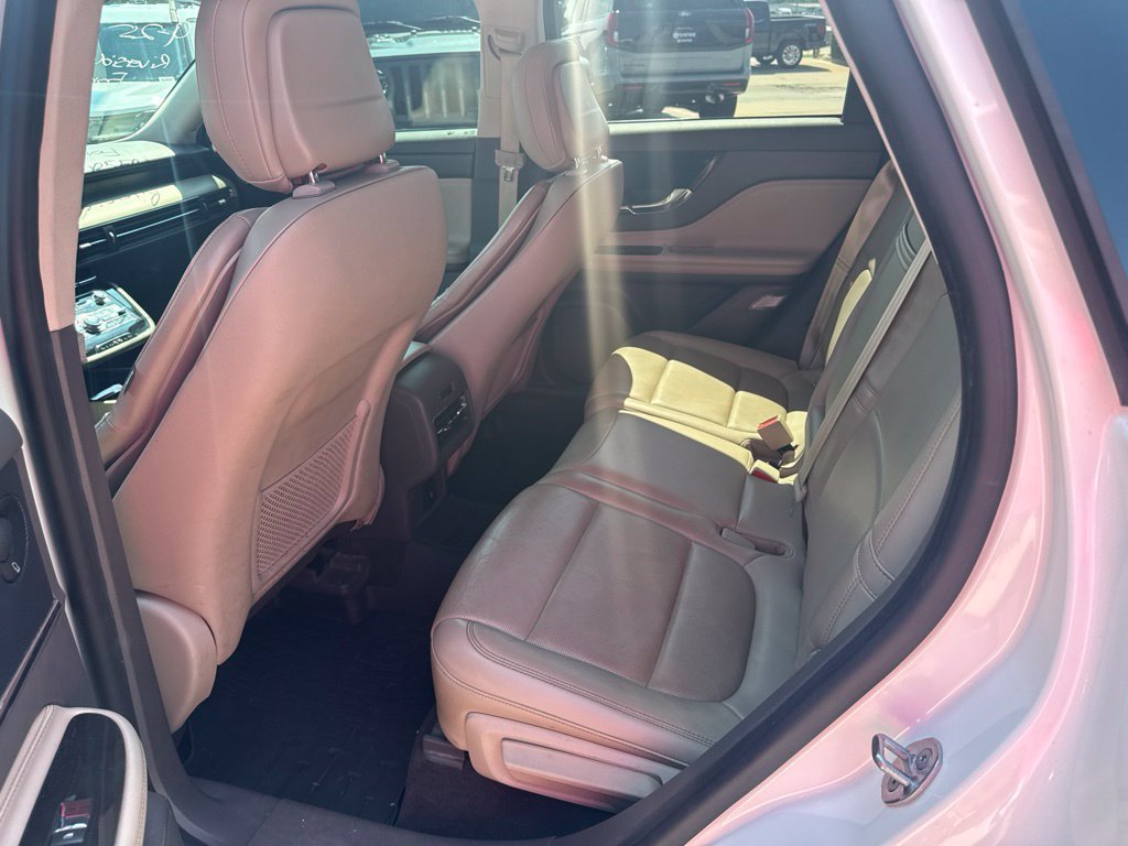 Used 2020 White Lincoln Reserve image 12
