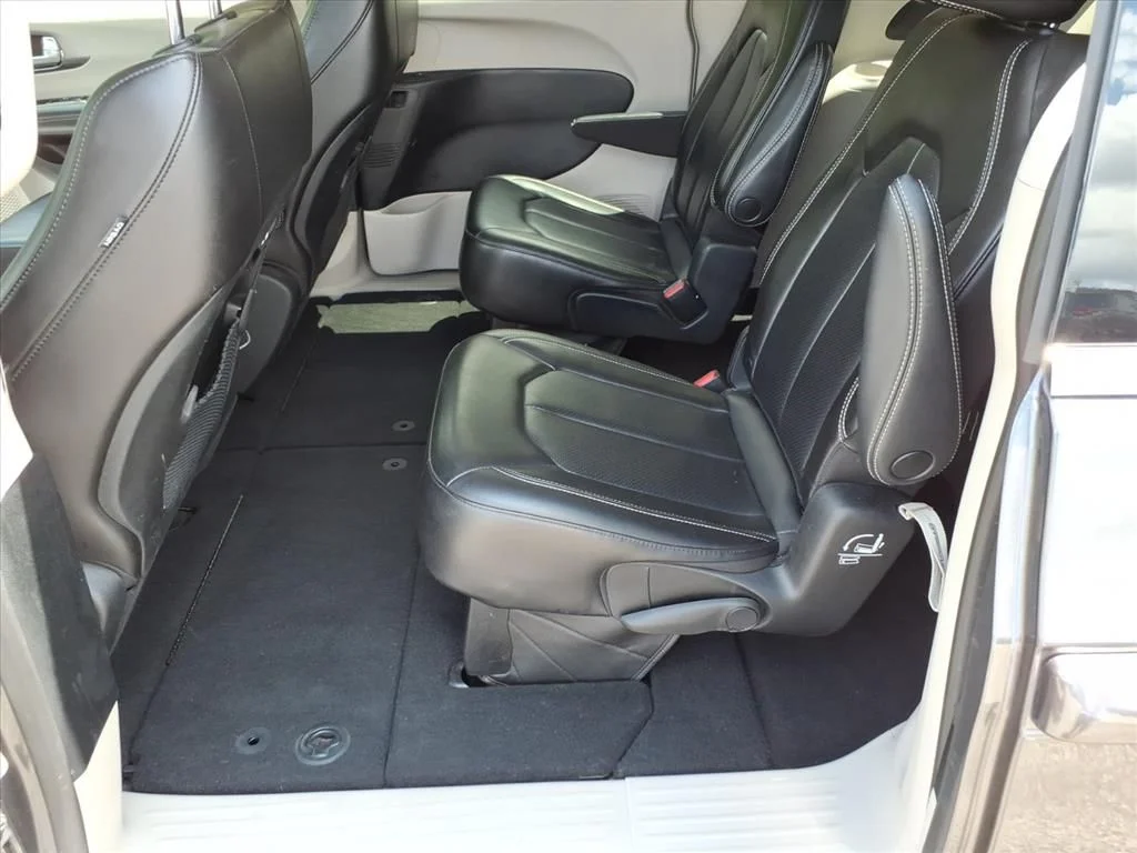 Used 2023 Gray Chrysler Touring L image 14