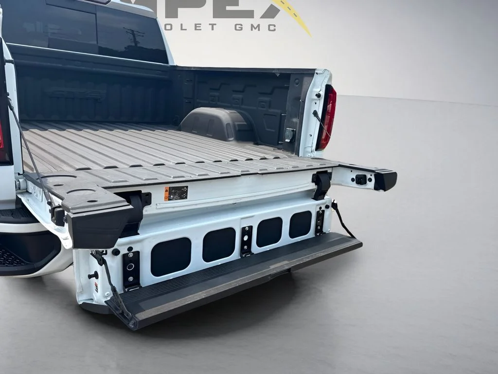 Used 2022 White GMC AT4 image 31