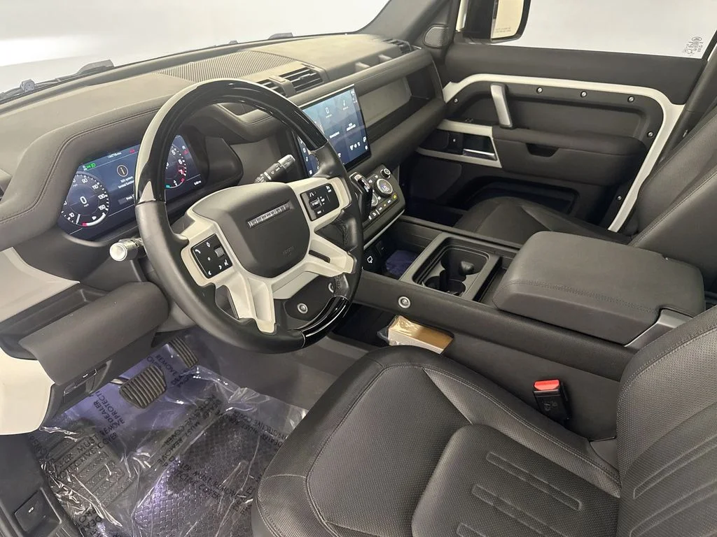 Certified Used 2022 White Land Rover X-Dynamic SE image 9