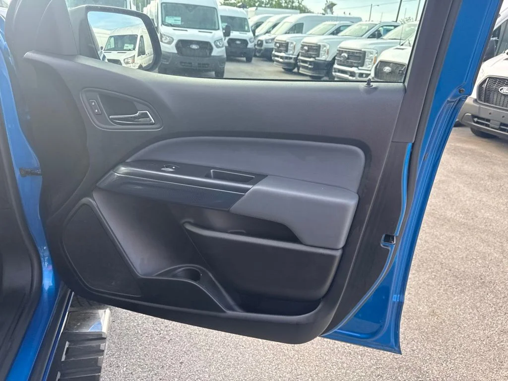 Used 2021 Blue Chevrolet Z71 image 32