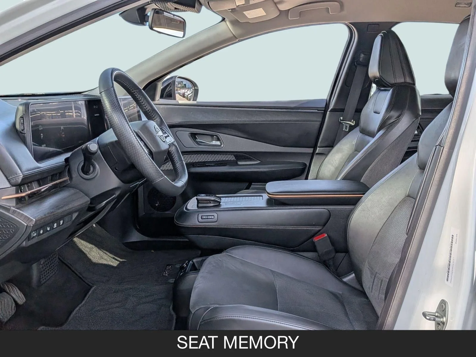 Used 2025 Everest White Pearl Tricoat Nissan ENGAGE image 14