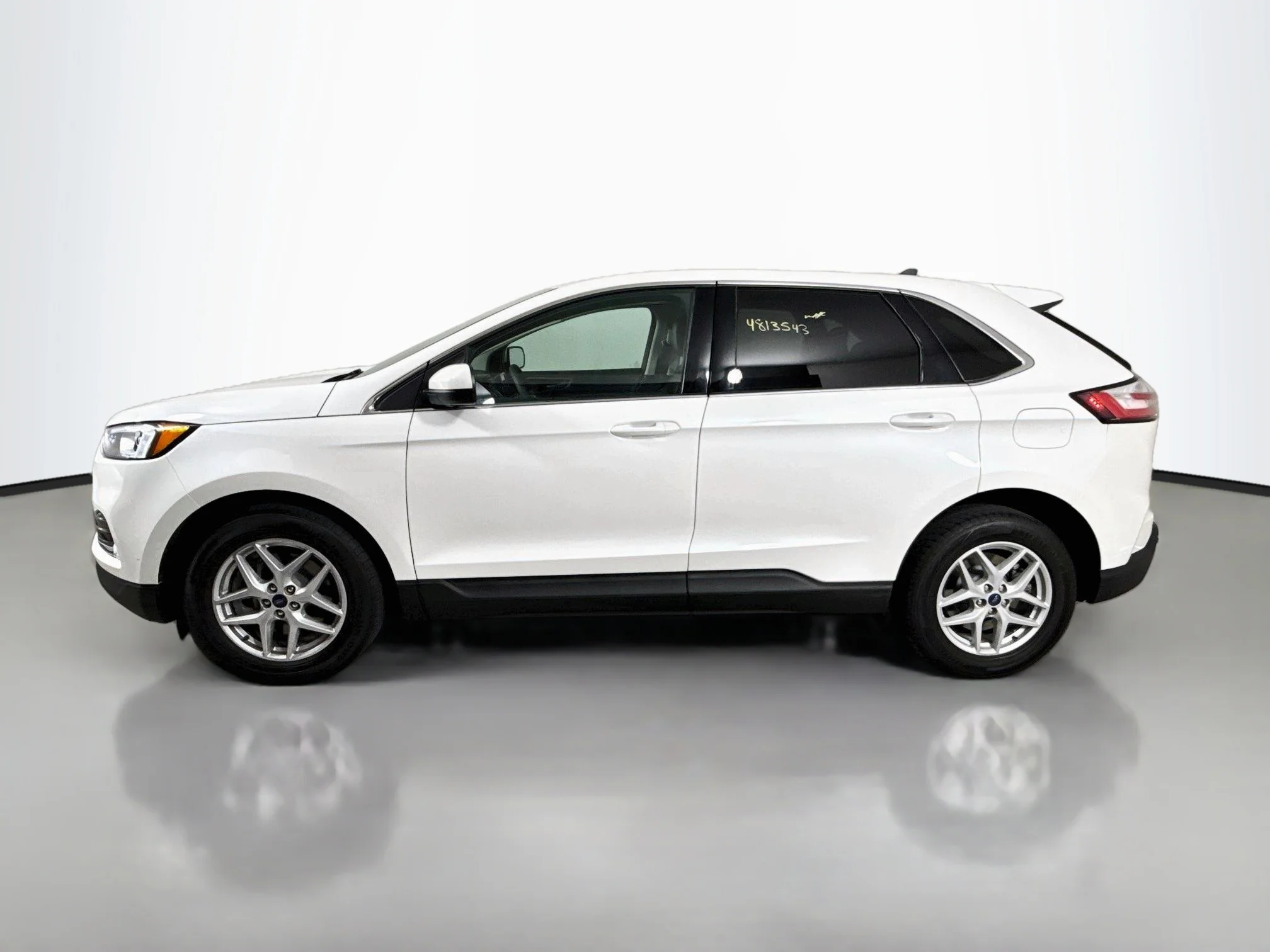 Used 2022 Star White Metallic Tri-Coat Ford SEL image 4