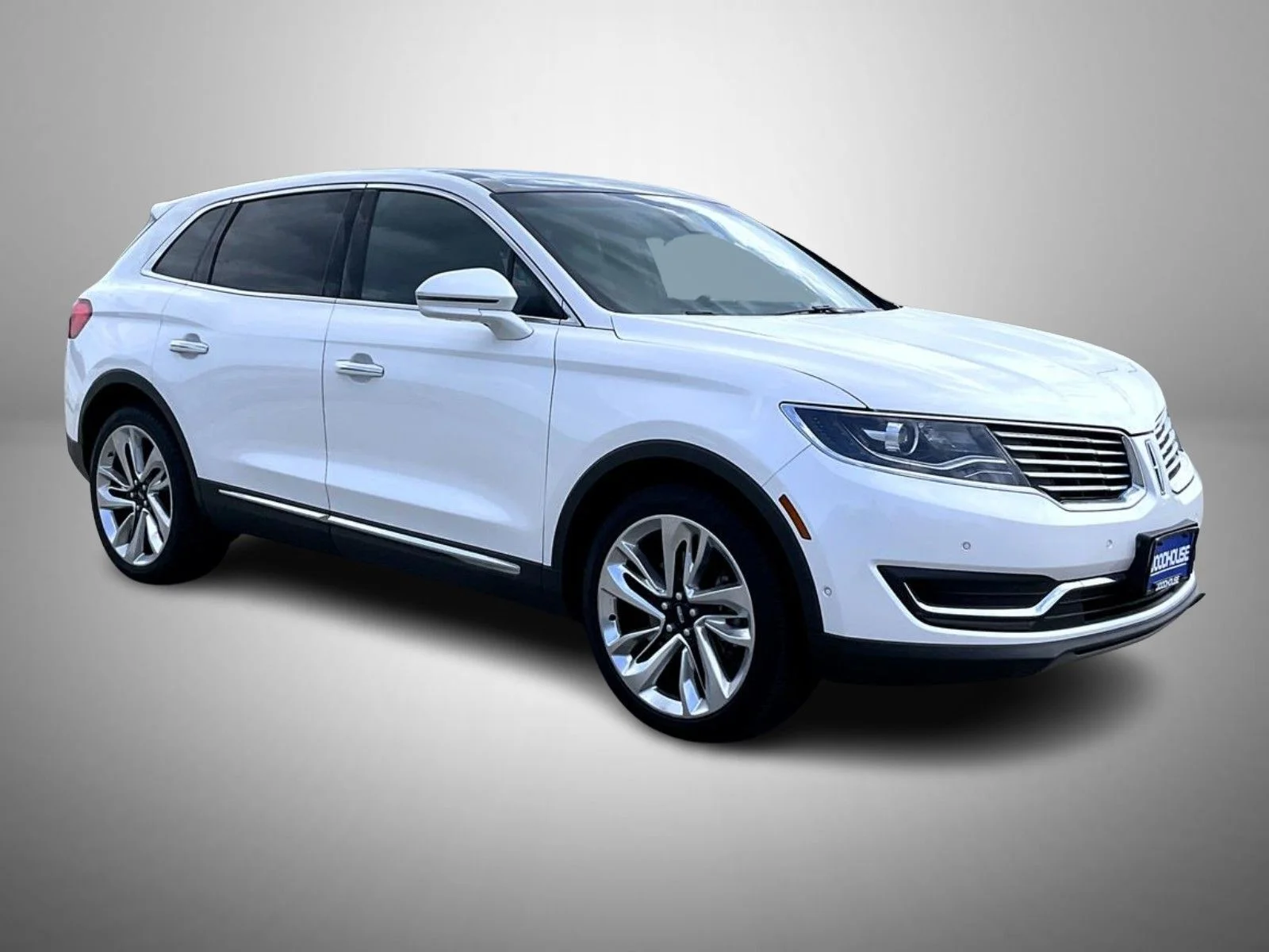 Used 2018 White Lincoln Reserve image 3