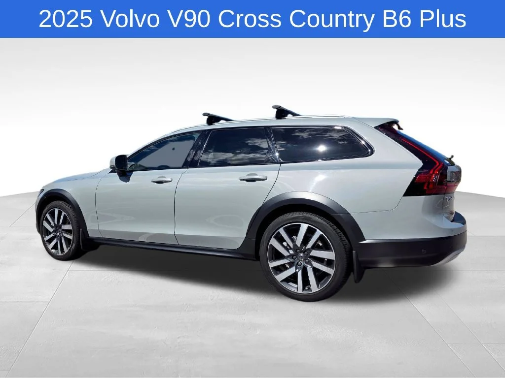 Used 2025 Gray Volvo Plus, B6 AWD Gas (mild hybrid) image 5