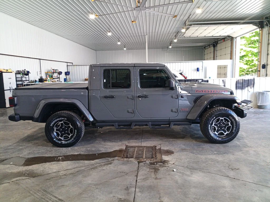 Used 2020 Gray Jeep Mojave image 6