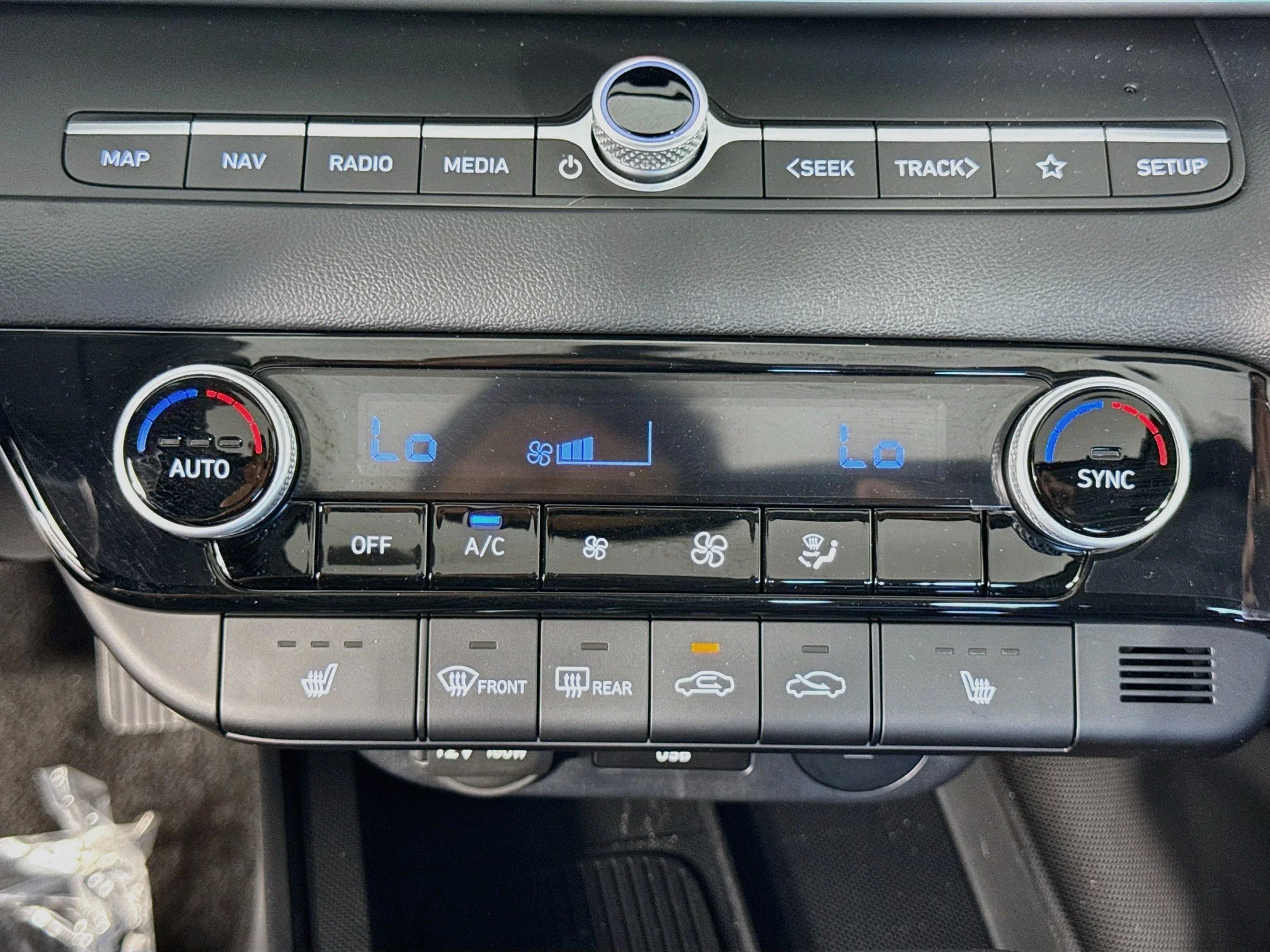 Used 2025  Hyundai Limited image 16