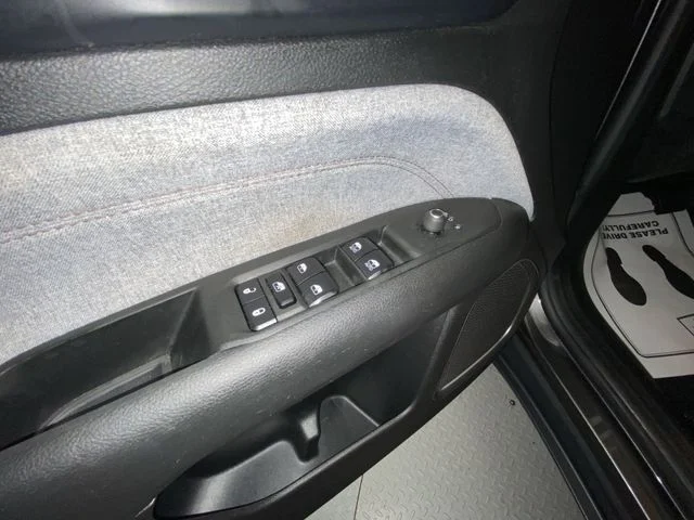 Used 2022 Gray Jeep Latitude Lux image 13