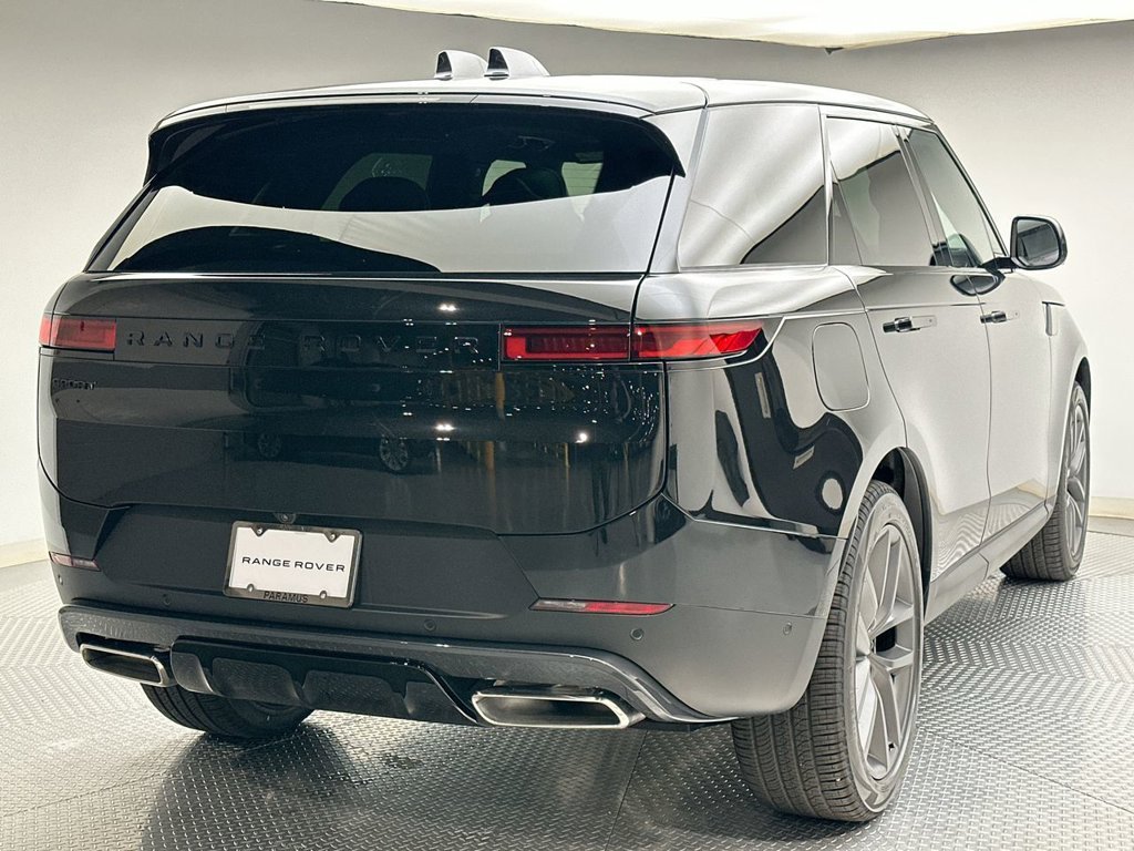 New 2027 Santorini Black Land Rover SE image 3